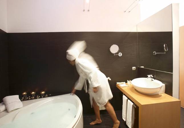 Relax y confort en Hotel Tierra de Biescas. Disfruta  nuestro Spa y Masaje en Huesca